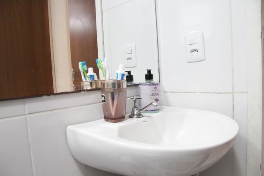 Banheiro Social de apartamento à venda com 2 quartos, 44m² em Vila Galvão, Guarulhos