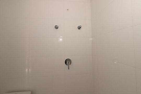 Banheiro da Suíte 1 de apartamento à venda com 2 quartos, 82m² em São João, Porto Alegre