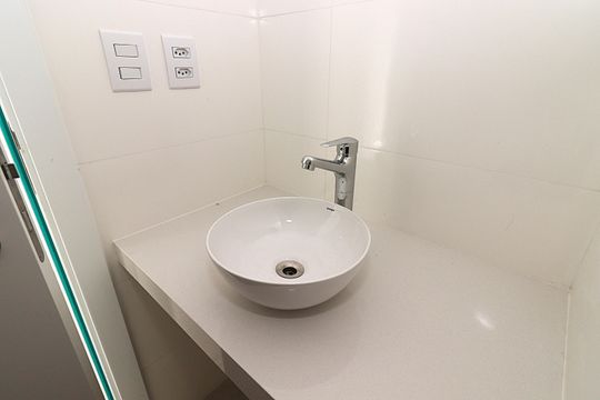 Banheiro da Suíte 1 de apartamento à venda com 2 quartos, 82m² em São João, Porto Alegre