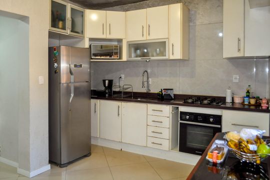 Cozinha de casa à venda com 3 quartos, 146m² em Hípica, Porto Alegre
