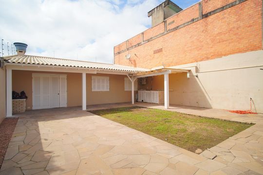Quintal de casa para alugar com 2 quartos, 110m² em Santos Dumont, São Leopoldo