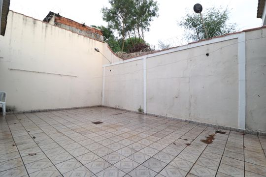 Quintal de casa para alugar com 4 quartos, 500m² em Osvaldo Rezende, Uberlândia