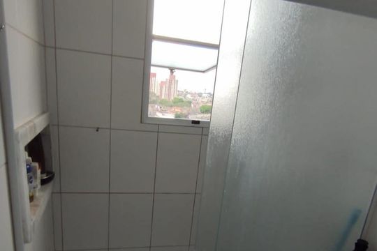 Banheiro de apartamento para alugar com 2 quartos, 53m² em Vila Luzita, Santo André