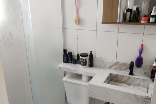 Banheiro de apartamento para alugar com 2 quartos, 53m² em Vila Luzita, Santo André