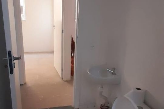 Banheiro de apartamento à venda com 2 quartos, 42m² em Rubem Berta, Porto Alegre