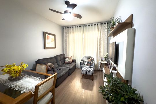 Sala de apartamento à venda com 2 quartos, 60m² em Irajá, Rio de Janeiro