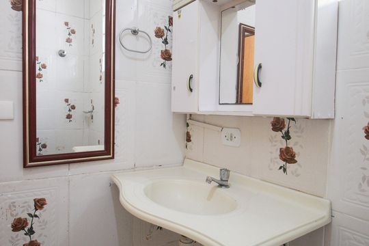 Banheiro de casa para alugar com 2 quartos, 60m² em Vila Clara, São Paulo