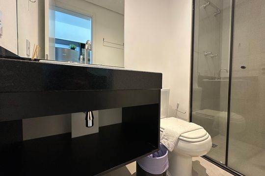 Banheiro de kitnet/studio à venda com 1 quarto, 24m² em Pompeia, São Paulo