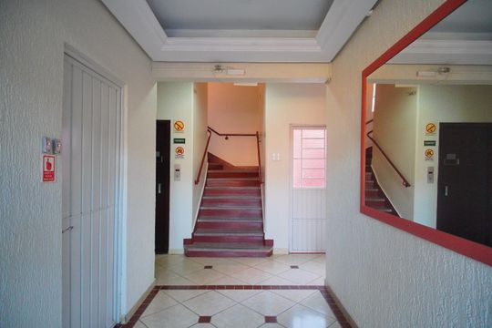 Hall de entrada de apartamento à venda com 3 quartos, 110m² em Centro, São Leopoldo