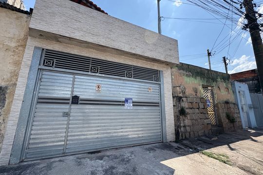 Fachada  de casa à venda com 2 quartos, 112m² em Vila Junqueira, Santo André