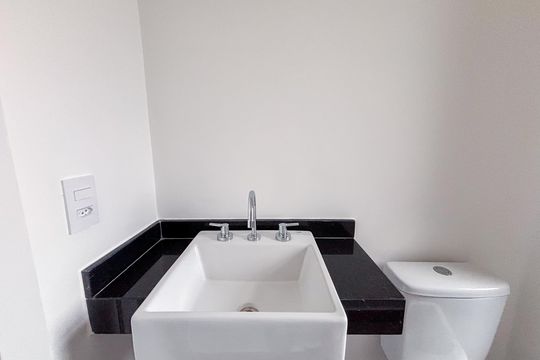 Banheiro de apartamento para alugar com 1 quarto, 19m² em Cerqueira César, São Paulo