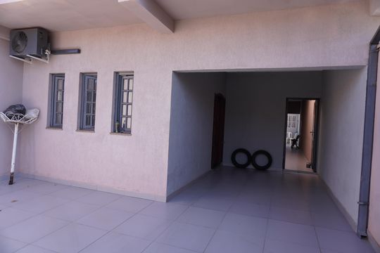 Garagem de casa para alugar com 4 quartos, 196m² em Parque Novo Mundo, Americana