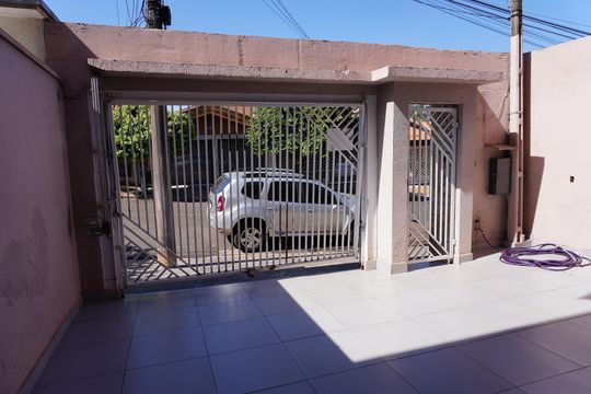Garagem de casa para alugar com 4 quartos, 196m² em Parque Novo Mundo, Americana