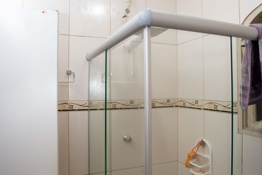 Banheiro de casa à venda com 2 quartos, 400m² em Conceição, Diadema