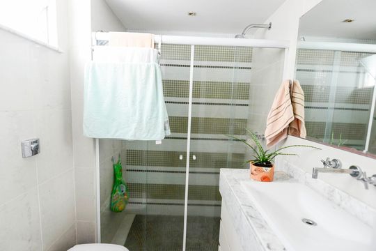 Banheiro Social de apartamento à venda com 3 quartos, 105m² em Grajaú, Rio de Janeiro