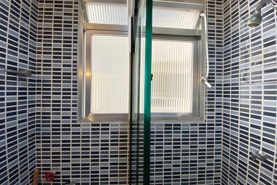 Banheiro 3 de apartamento à venda com 3 quartos, 250m² em Copacabana, Rio de Janeiro