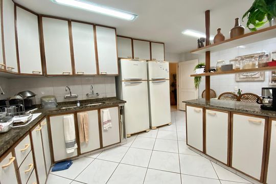 Cozinha 2 de apartamento à venda com 3 quartos, 250m² em Copacabana, Rio de Janeiro
