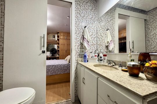 Banheiro da Suíte de apartamento à venda com 3 quartos, 130m² em Botafogo, Rio de Janeiro