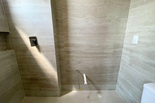 Banheiro  de apartamento à venda com 3 quartos, 160m² em Itapoã, Belo Horizonte