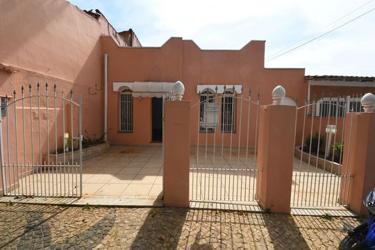 Fachada de casa à venda com 4 quartos, 157m² em Vila Iza, Campinas