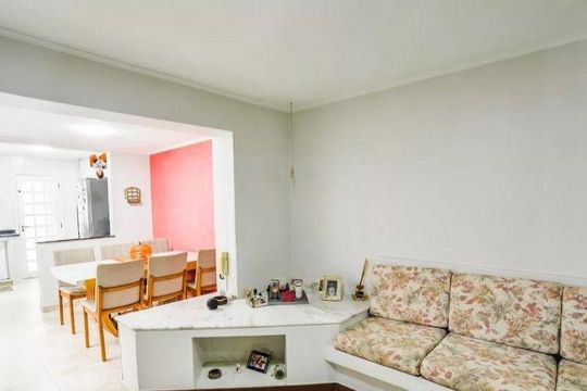 Casa à venda com 2 quartos, 214m² em Vila Assunção, Santo André