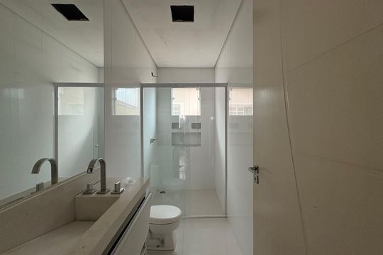 Banheiro da Suíte 2 de casa à venda com 3 quartos, 424m² em Parque Bandeirante, Santo André