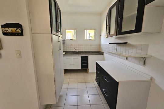 Cozinha de casa de condomínio à venda com 3 quartos, 110m² em Medeiros, Jundiaí