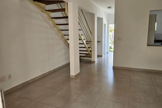Sala de casa de condomínio para alugar com 3 quartos, 110m² em Medeiros, Jundiaí