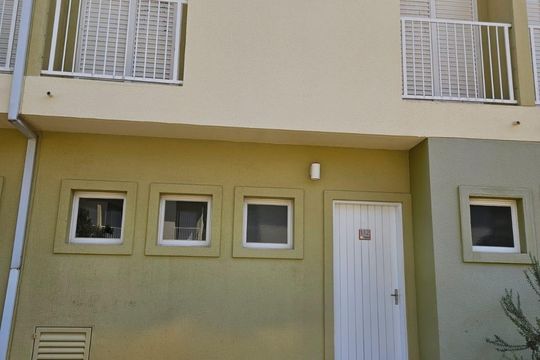 Fachada de casa de condomínio à venda com 3 quartos, 110m² em Medeiros, Jundiaí