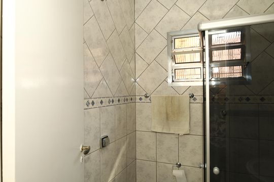 Banheiro de casa à venda com 4 quartos, 300m² em Vila Giordano, São Paulo