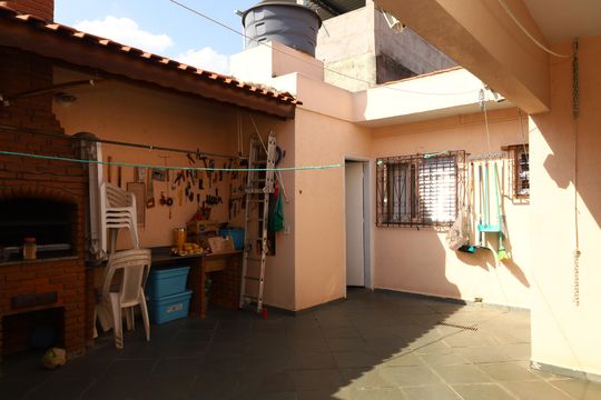 Área Externa de casa à venda com 4 quartos, 300m² em Vila Giordano, São Paulo