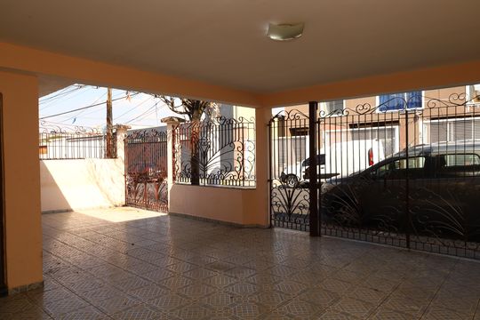 Garagem de casa à venda com 4 quartos, 300m² em Vila Giordano, São Paulo