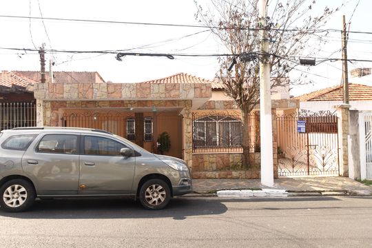 Fachada de casa à venda com 4 quartos, 300m² em Vila Giordano, São Paulo