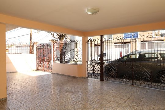Garagem de casa à venda com 4 quartos, 300m² em Vila Giordano, São Paulo