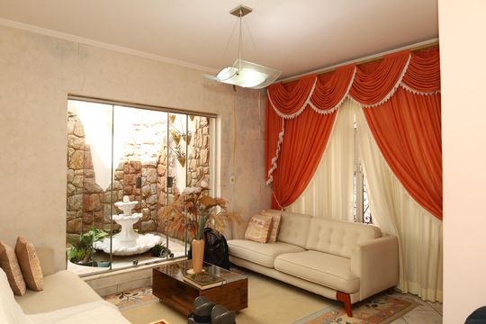 Casa à venda com 4 quartos, 300m² em Vila Giordano, São Paulo