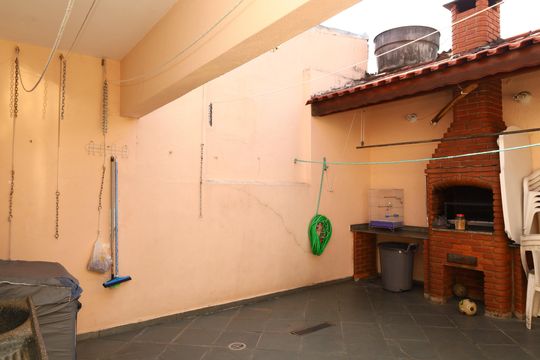 Área Externa de casa à venda com 4 quartos, 300m² em Vila Giordano, São Paulo