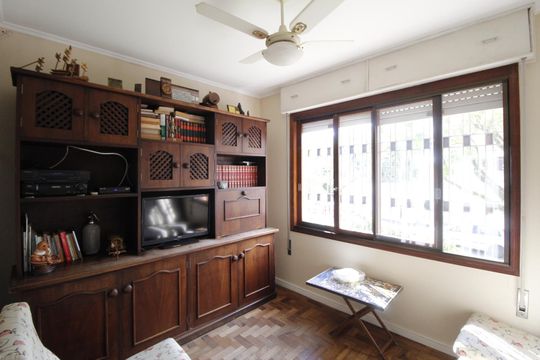 Escritório de casa à venda com 4 quartos, 300m² em Três Figueiras, Porto Alegre