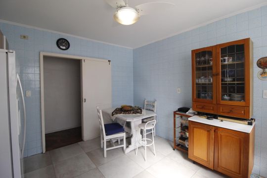 Cozinha de casa à venda com 4 quartos, 300m² em Três Figueiras, Porto Alegre