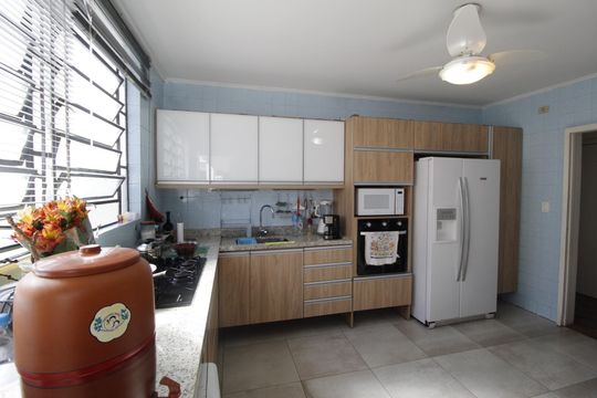 Cozinha de casa à venda com 4 quartos, 300m² em Três Figueiras, Porto Alegre