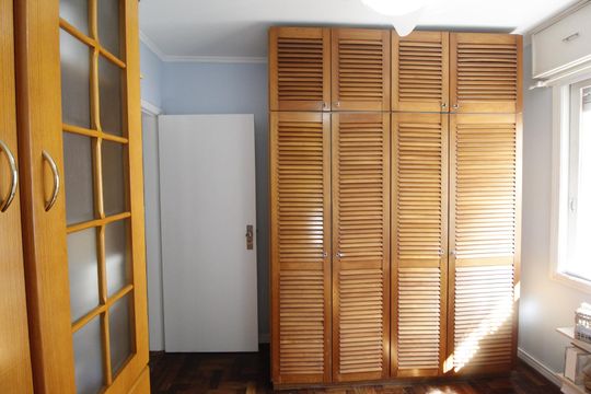 Quarto 2 de casa à venda com 4 quartos, 300m² em Três Figueiras, Porto Alegre