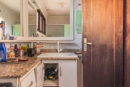 Banheiro Social de casa à venda com 3 quartos, 120m² em Hípica, Porto Alegre