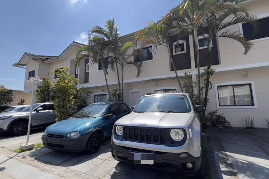 Fachada de casa de condomínio à venda com 3 quartos, 120m² em Jardim Cocaia, Guarulhos