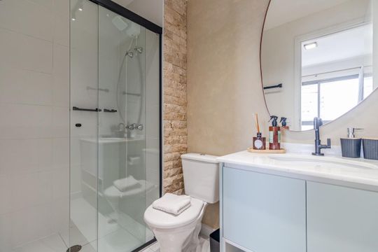 Banheiro de kitnet/studio para alugar com 1 quarto, 25m² em Pinheiros, São Paulo