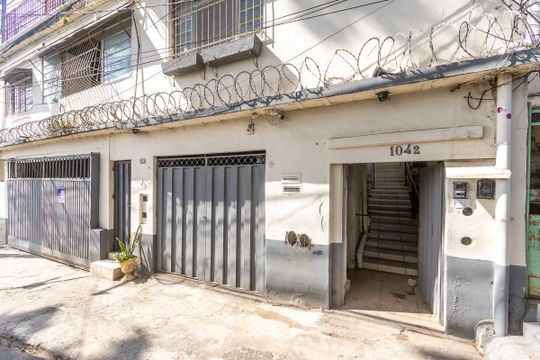 Fachada de casa à venda com 8 quartos, 320m² em São Francisco, Belo Horizonte