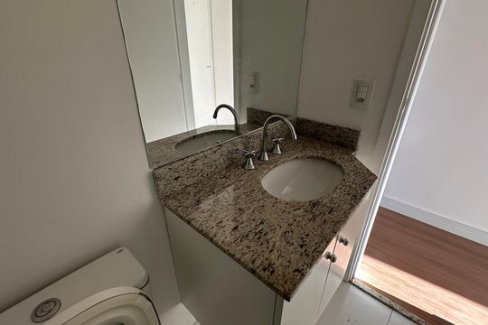 Banheiro de apartamento para alugar com 3 quartos, 71m² em Jardim Tupanci, Barueri