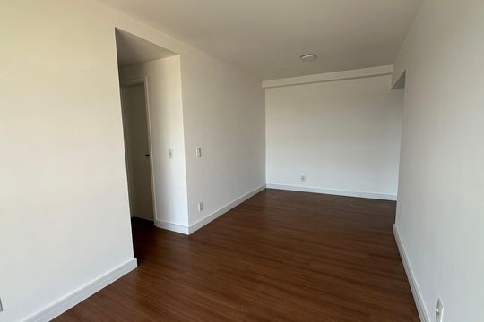Sala de apartamento para alugar com 3 quartos, 71m² em Jardim Tupanci, Barueri