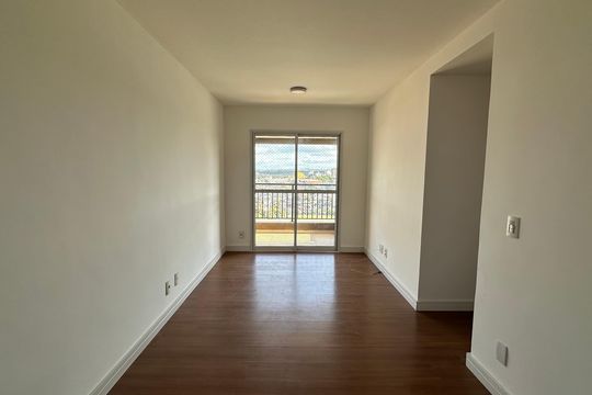 Sala de apartamento para alugar com 3 quartos, 71m² em Jardim Tupanci, Barueri