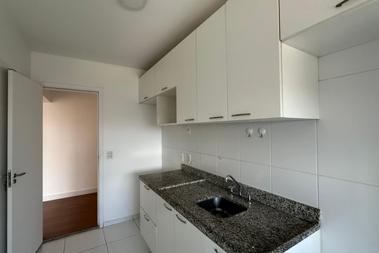 Cozinha de apartamento para alugar com 3 quartos, 71m² em Jardim Tupanci, Barueri