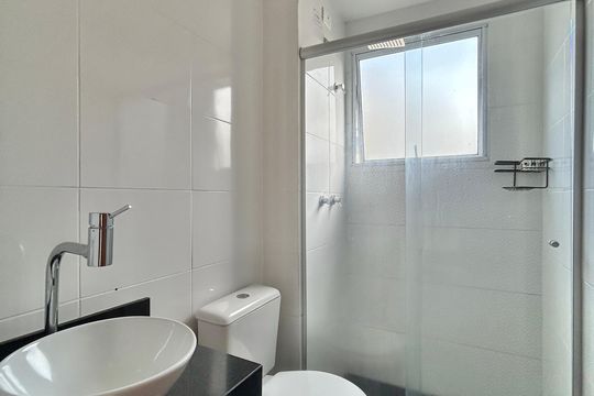 Banheiro de apartamento à venda com 2 quartos, 40m² em Canudos, Novo Hamburgo