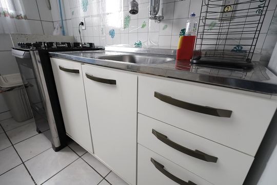 Cozinha e Área de Serviço de apartamento para alugar com 2 quartos, 48m² em Parque Erasmo Assunção, Santo André